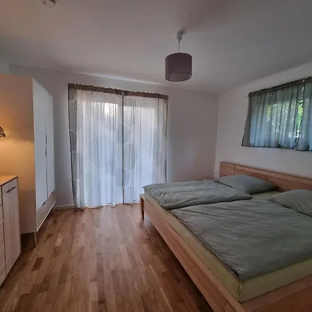 Gemuetliche Premium Mit Terrasse Naehe S-bahn Apartman